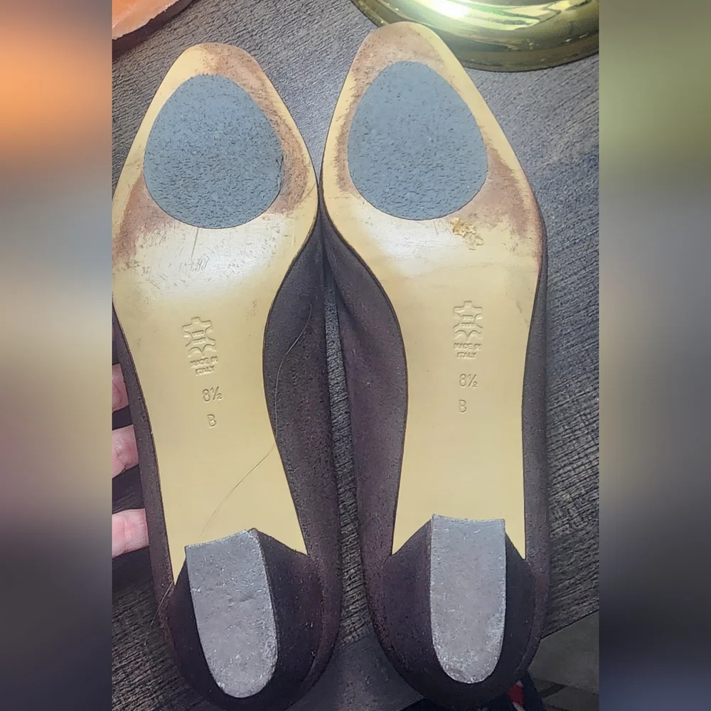 Ferrara‎ Women's Brown Suede Pumps with Gold Accent, Size 8.5, Made In Italy.
